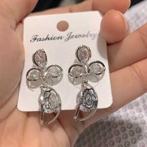 Fashion jewellery silver earrings